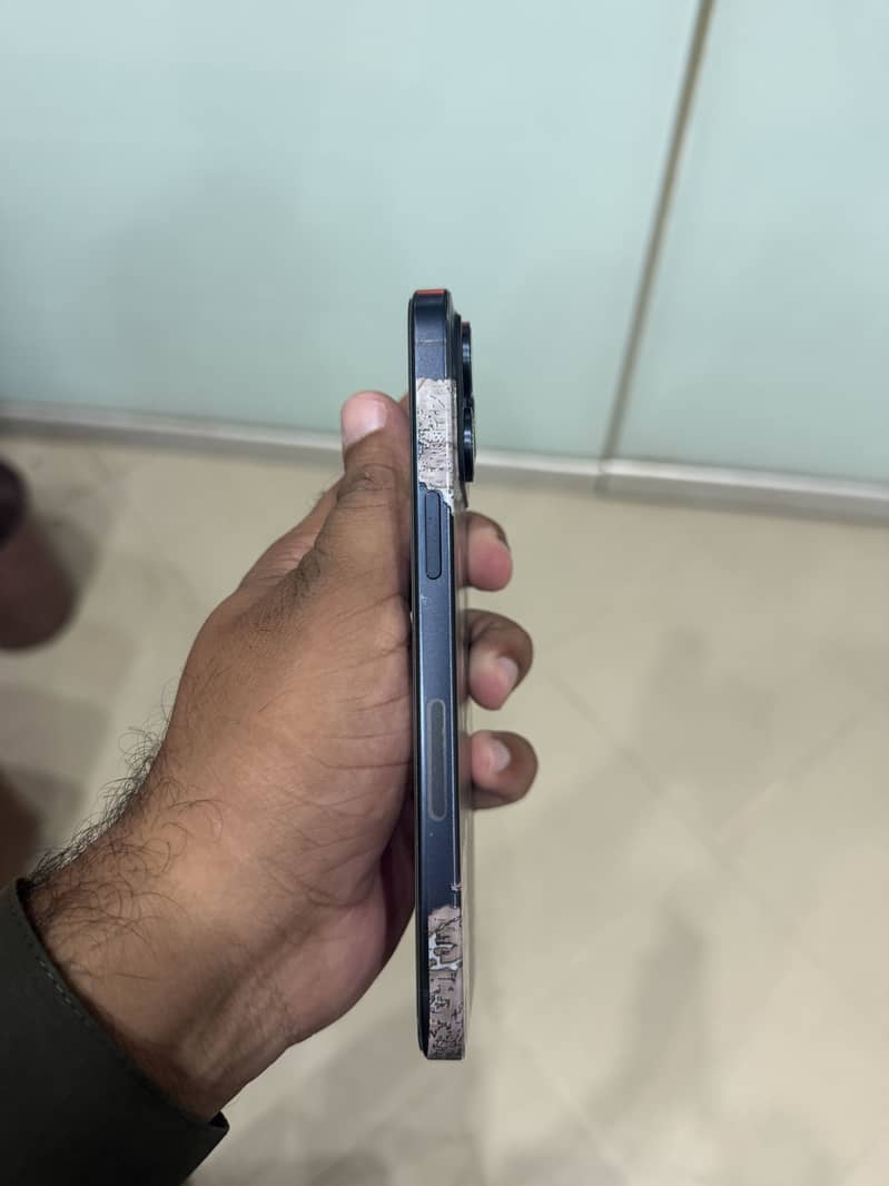 Apple iPhone 15 Pro Max 0