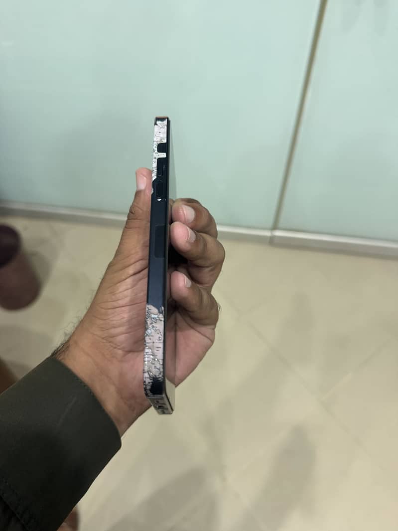 Apple iPhone 15 Pro Max 3