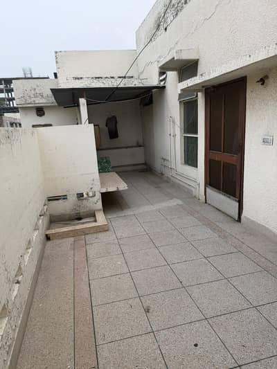 1 Kanal Neat and Clean House For Sale