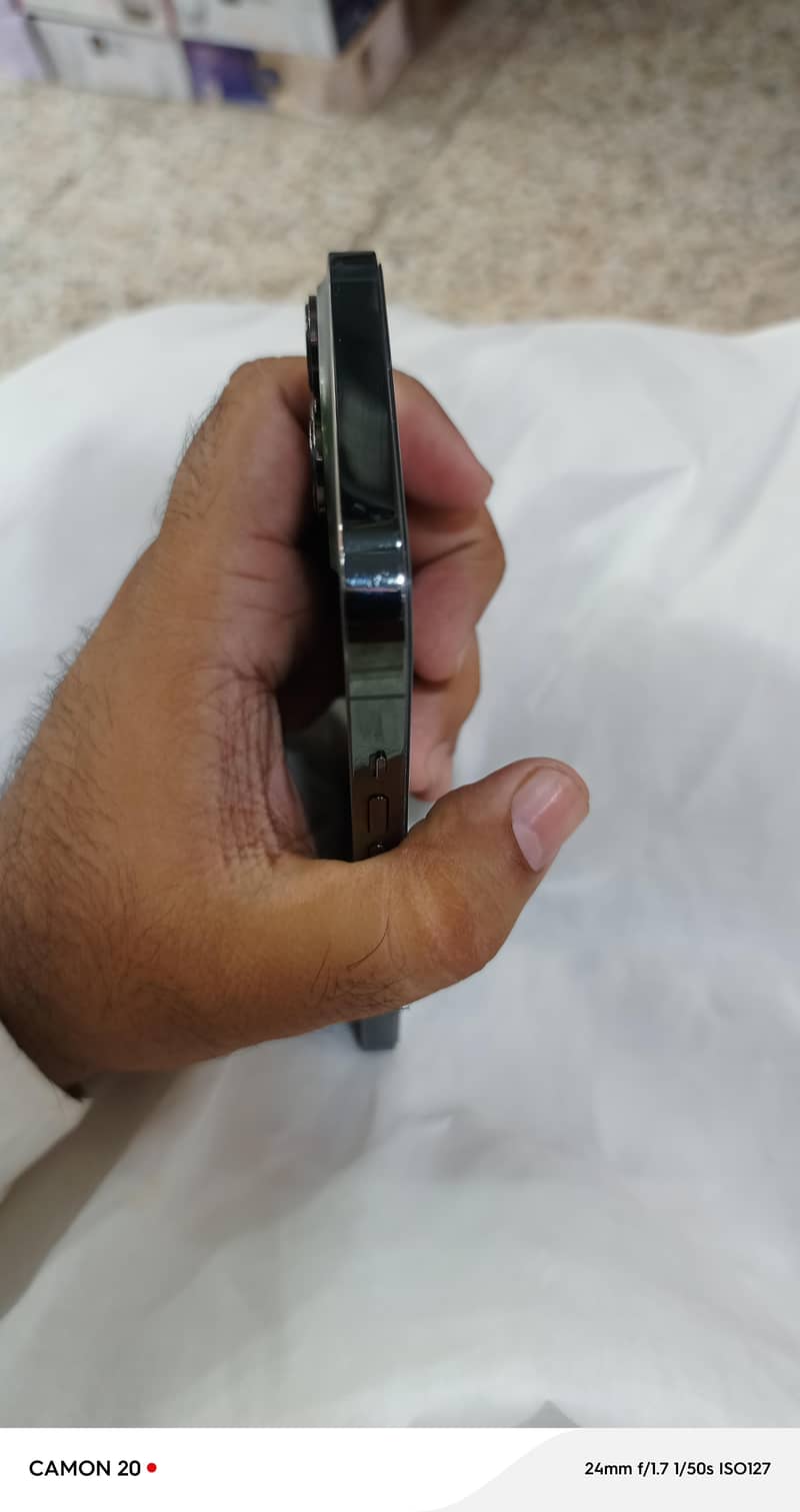 Apple iPhone 13 Pro Max 4