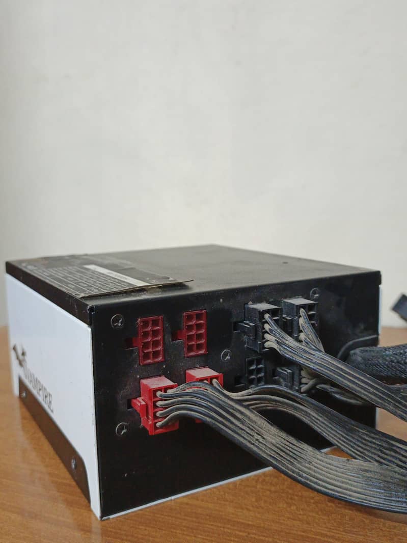 RaidMax Vampire Powersupply 4