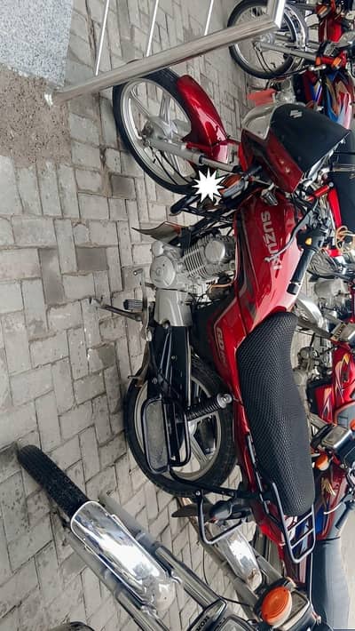 Suzuki 110 GD Red color