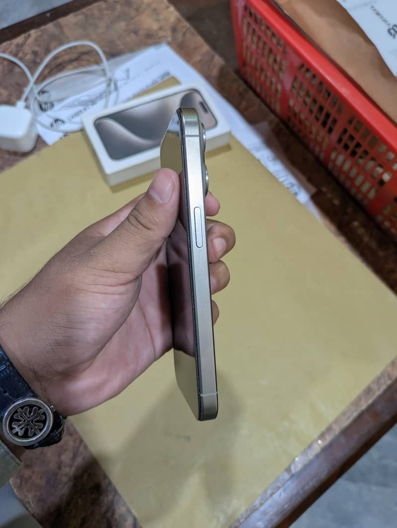 Apple iPhone 15 Pro 2