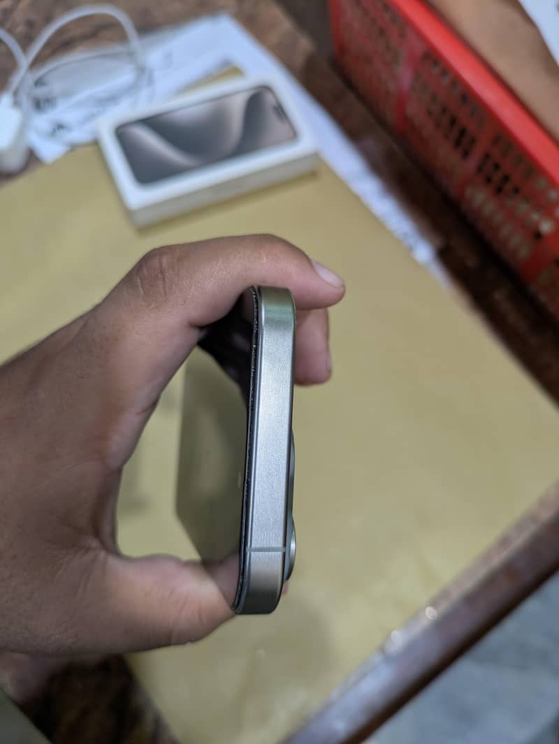 Apple iPhone 15 Pro 4