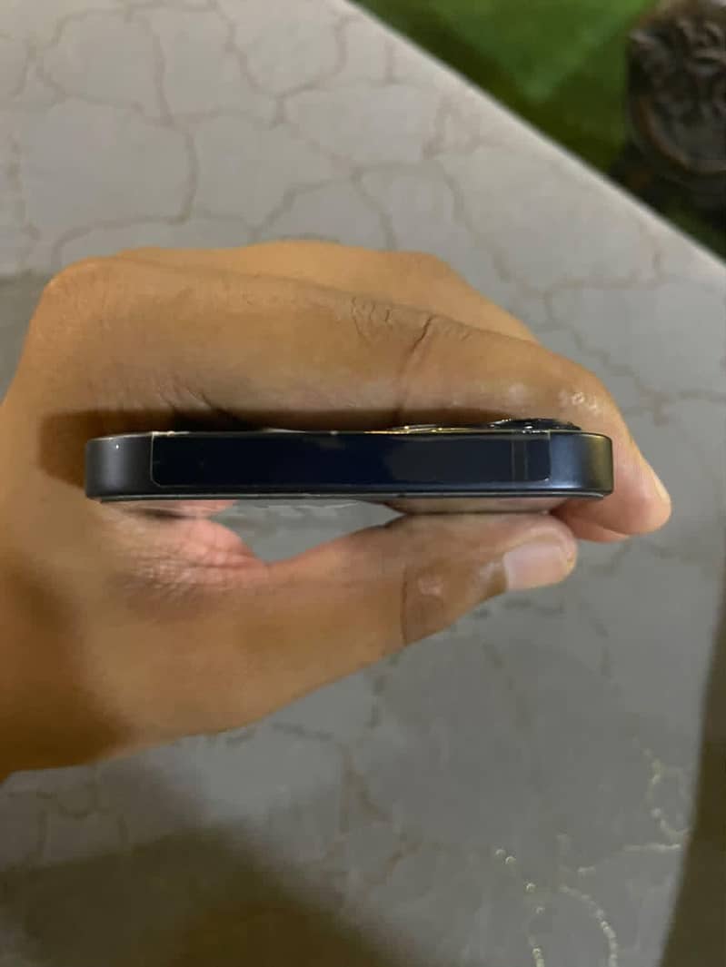 Apple iPhone 13 8