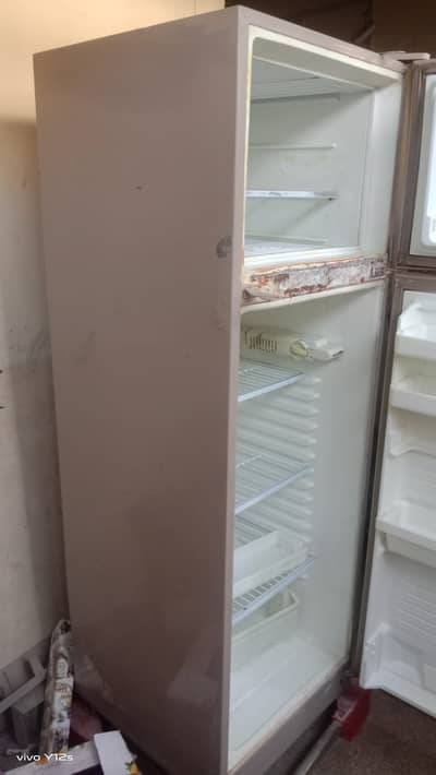 Refrigrator