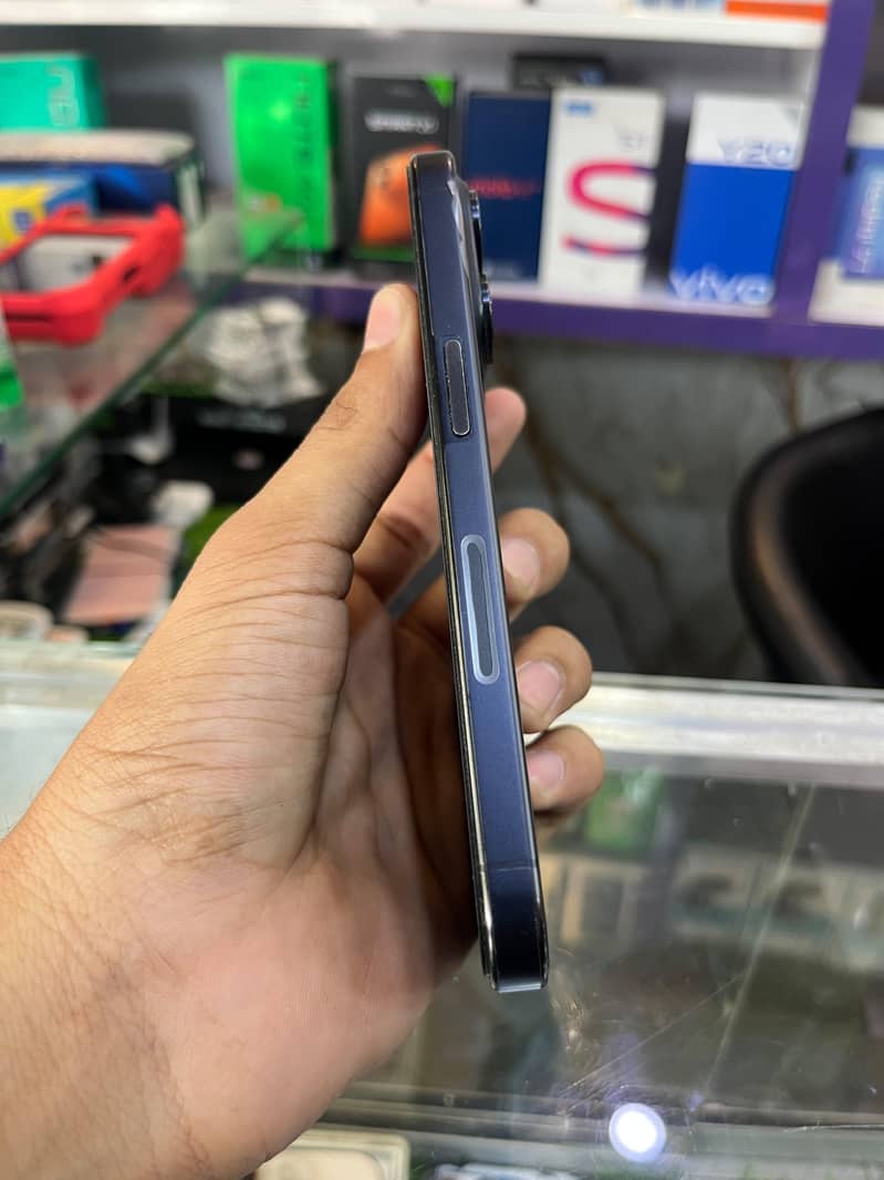 Apple iPhone 15 Pro 2