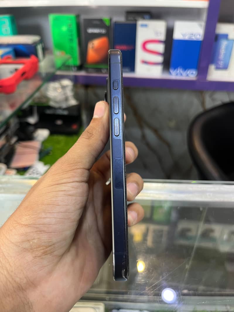 Apple iPhone 15 Pro 3