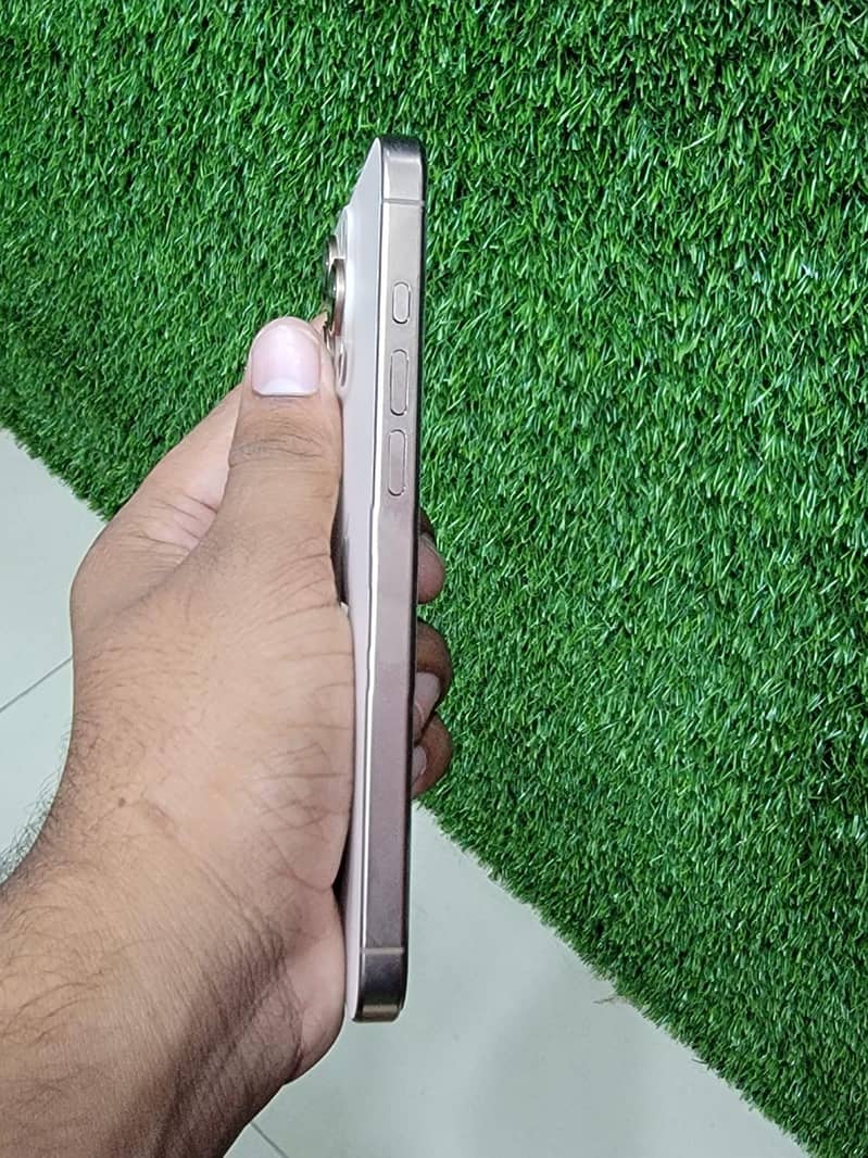 Apple iPhone 16 Pro Max 2
