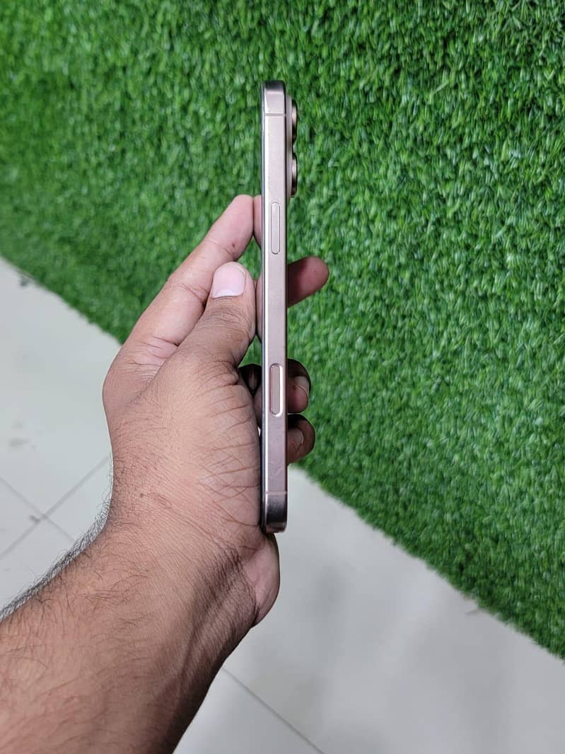 Apple iPhone 16 Pro Max 3
