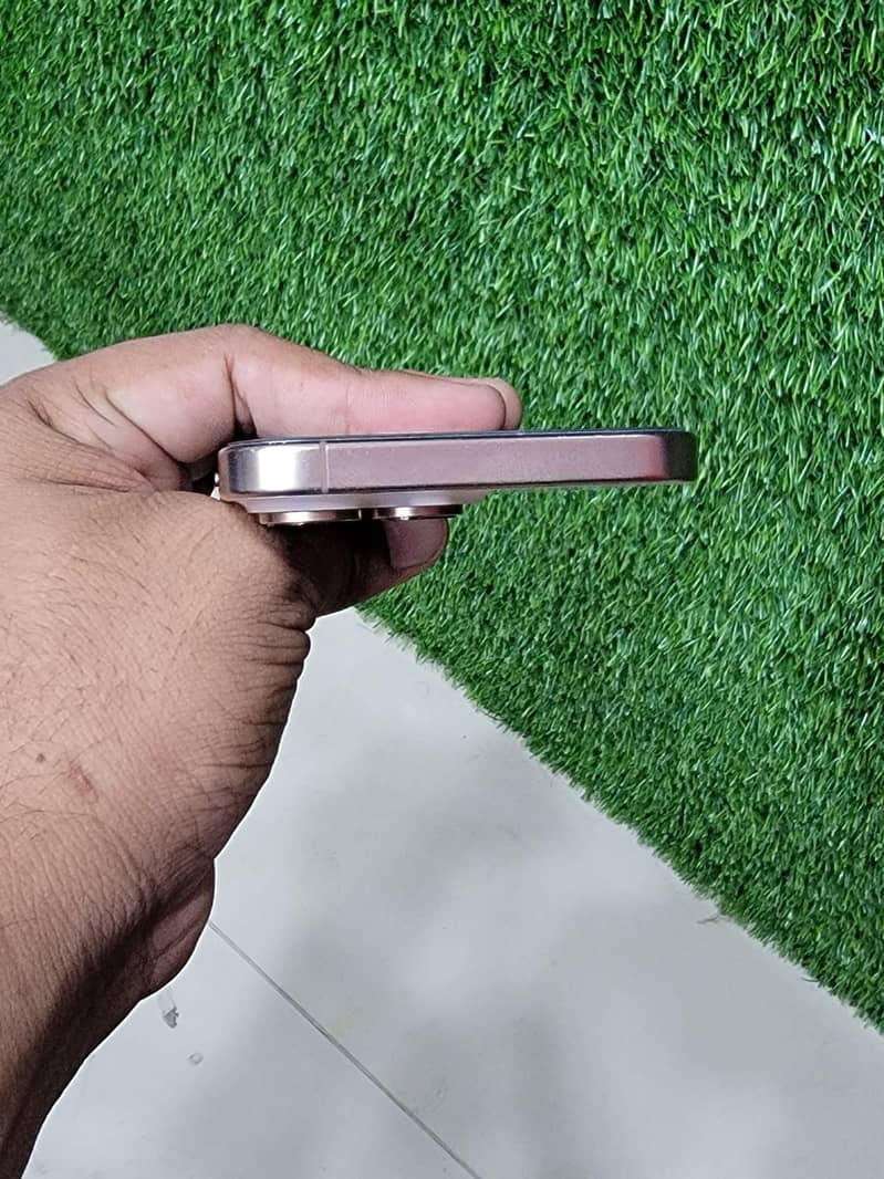 Apple iPhone 16 Pro Max 5