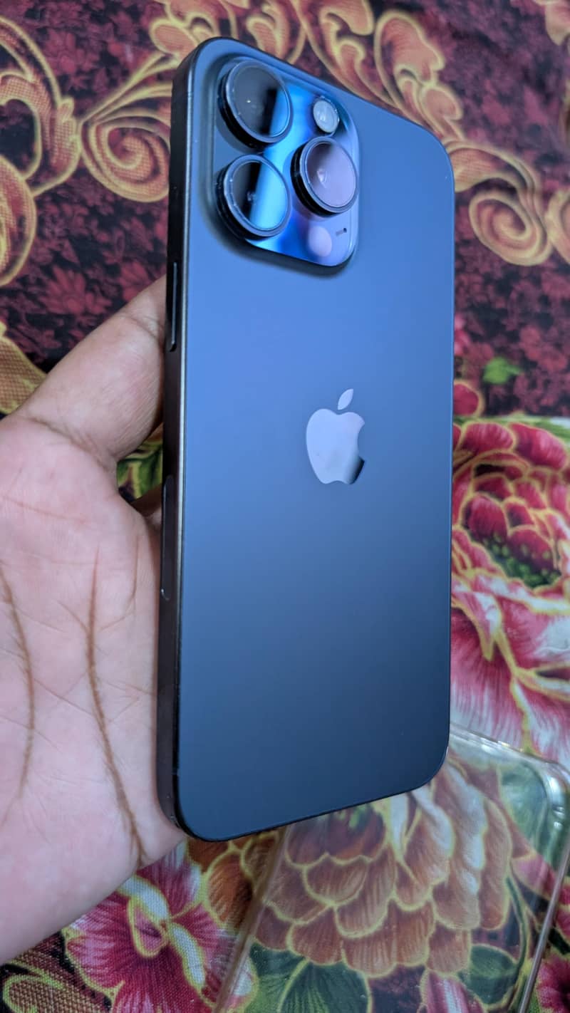 Apple iPhone 15 Pro Max 2