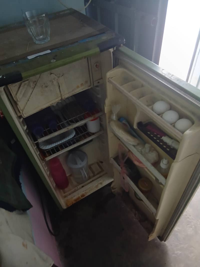 refrigerator mini 1