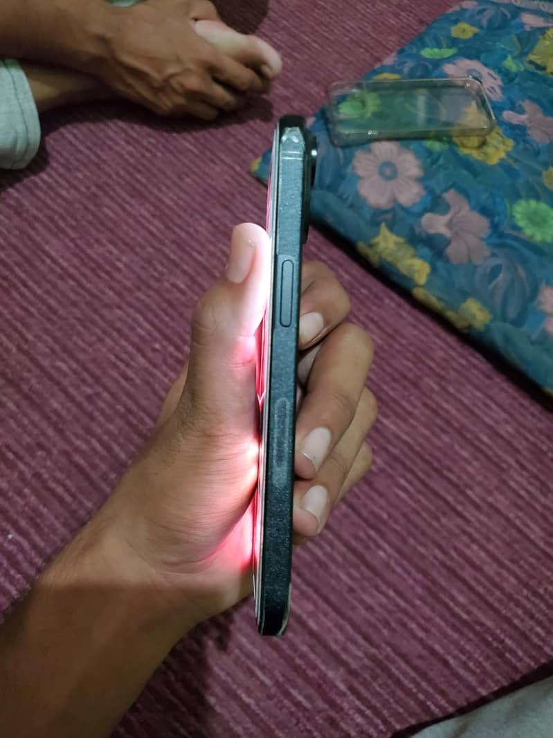 Apple iPhone 15 4