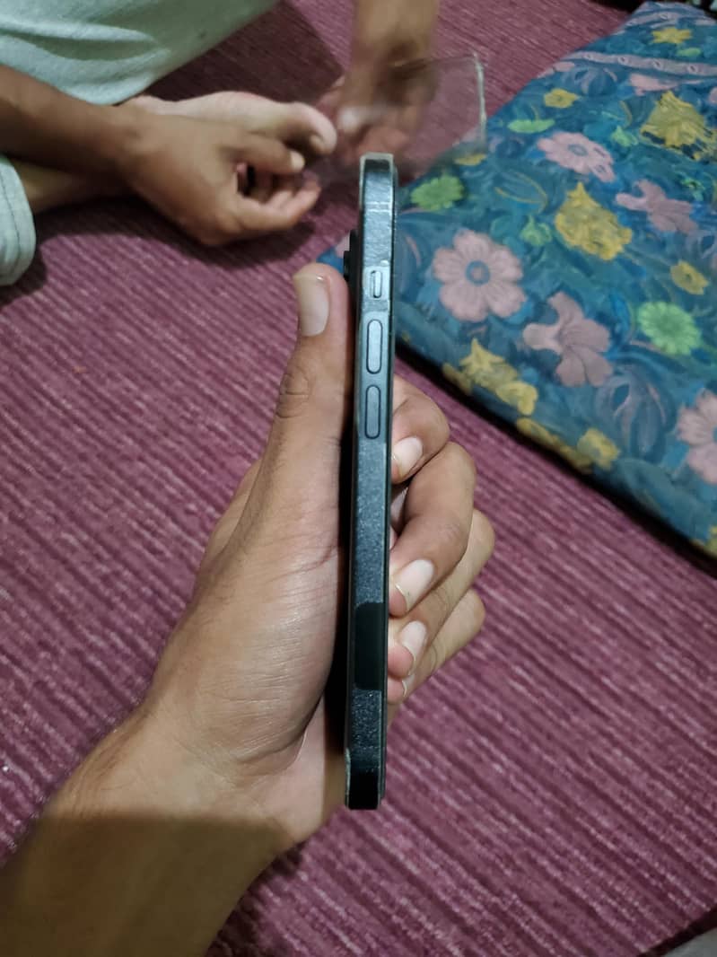 Apple iPhone 15 6