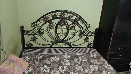King Size Iron Bed (6x6.5)