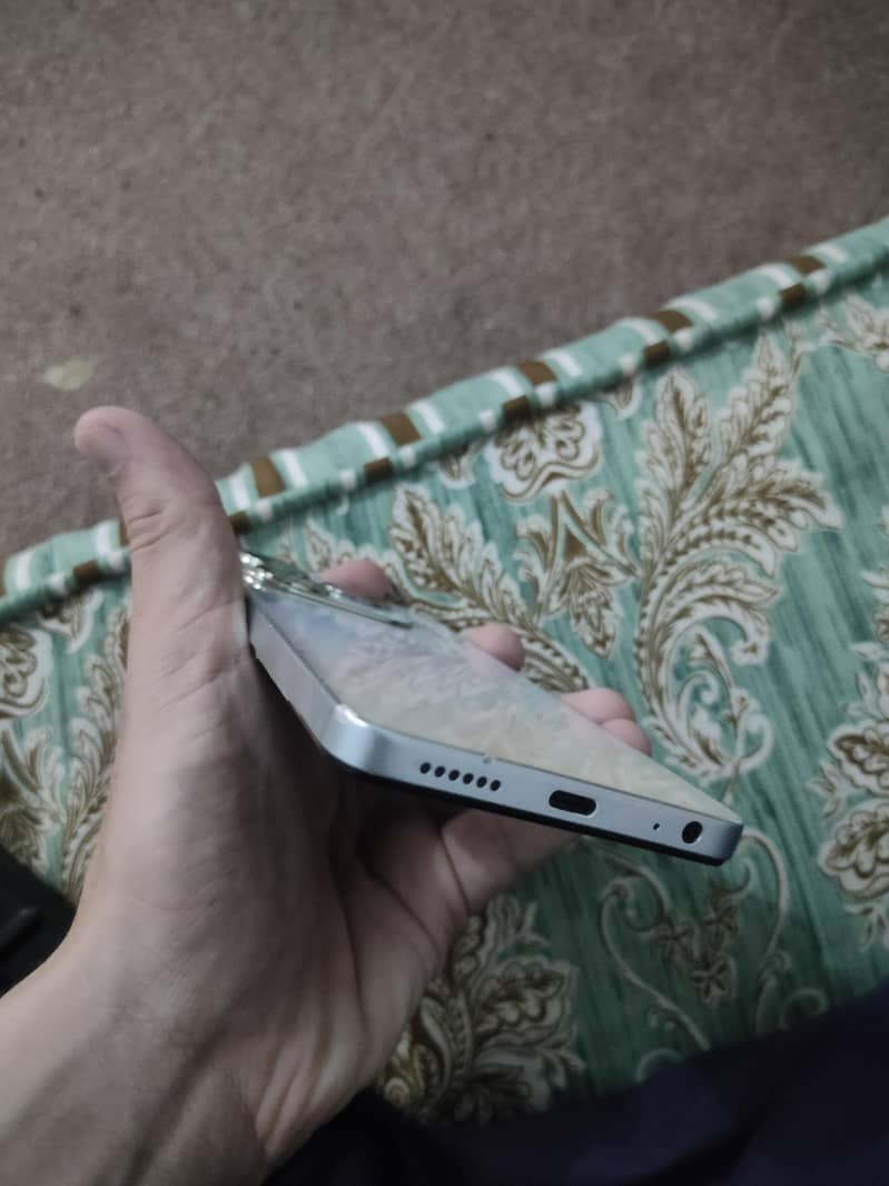 Tecno Spark 20 8/128 7