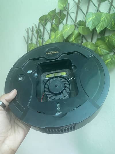 Humidity cleaner robot