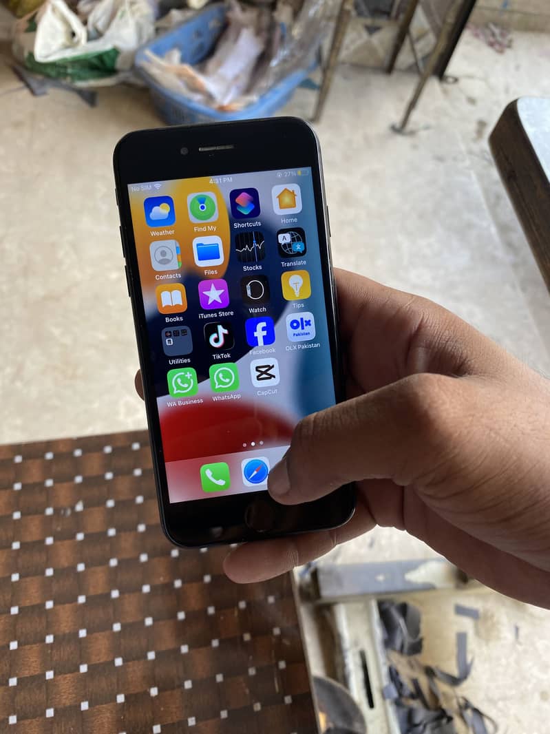 Apple iPhone 7 0