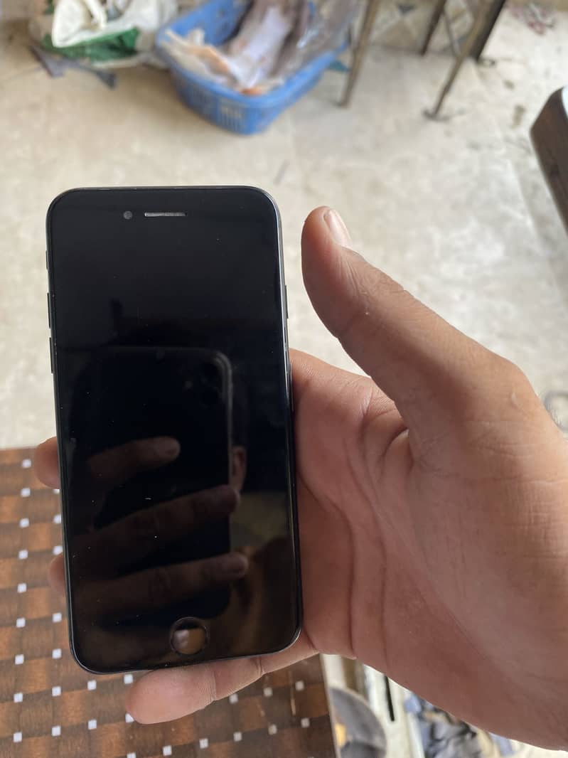 Apple iPhone 7 1
