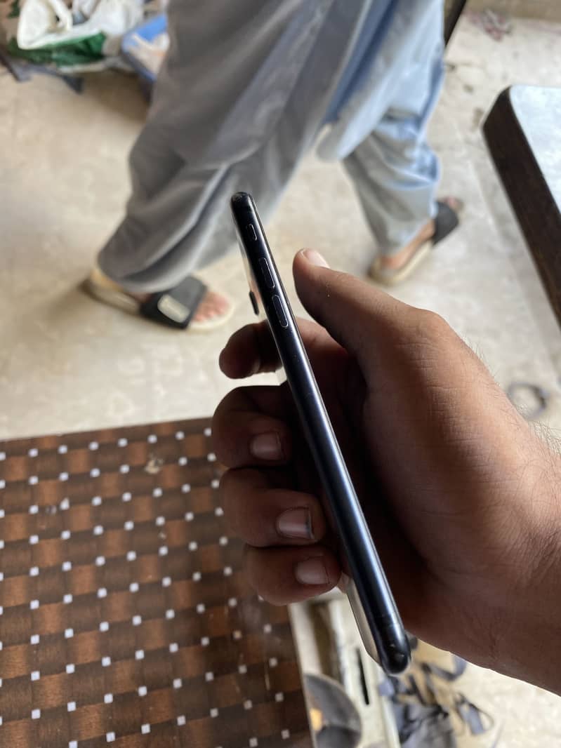 Apple iPhone 7 3