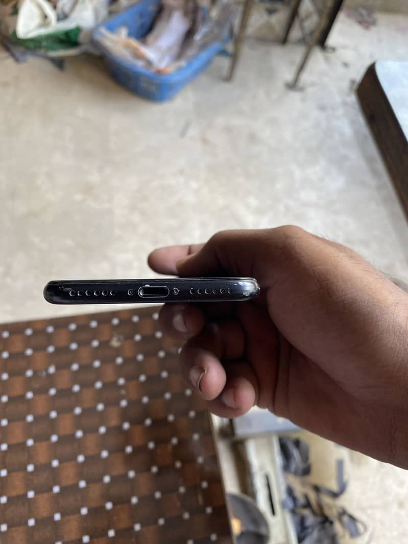 Apple iPhone 7 4