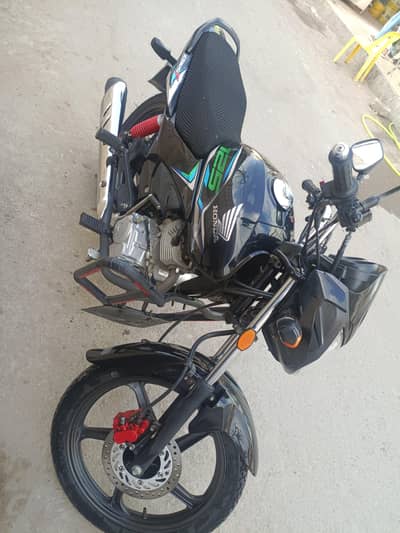 cb125F 2026 MODAL BLACK COLOUR