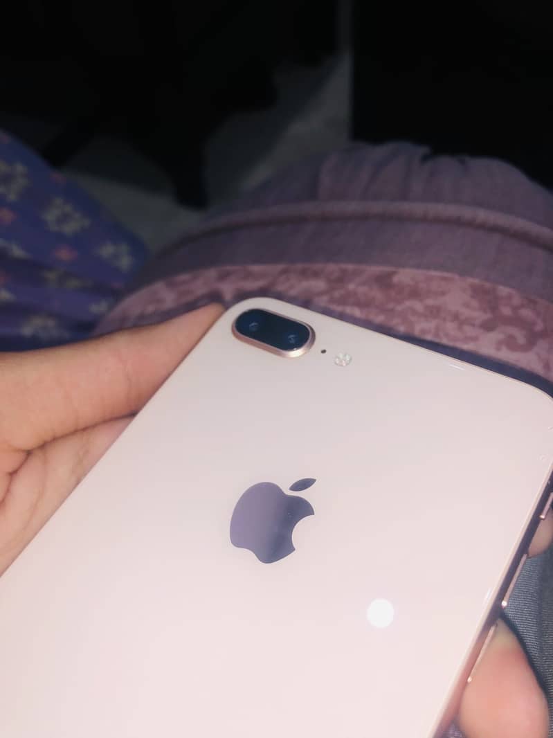 Apple iPhone 8 Plus 0