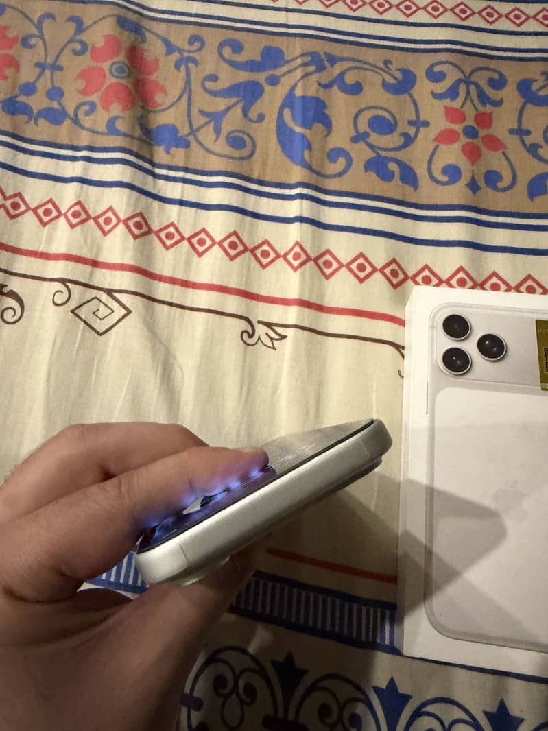 Apple iPhone 17 Pro Max 4