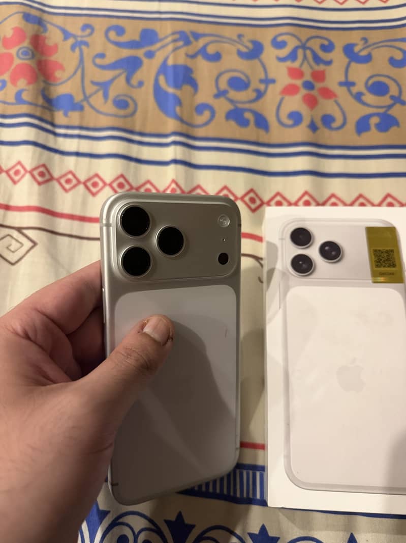 Apple iPhone 17 Pro Max 5