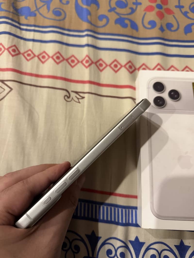 Apple iPhone 17 Pro Max 6