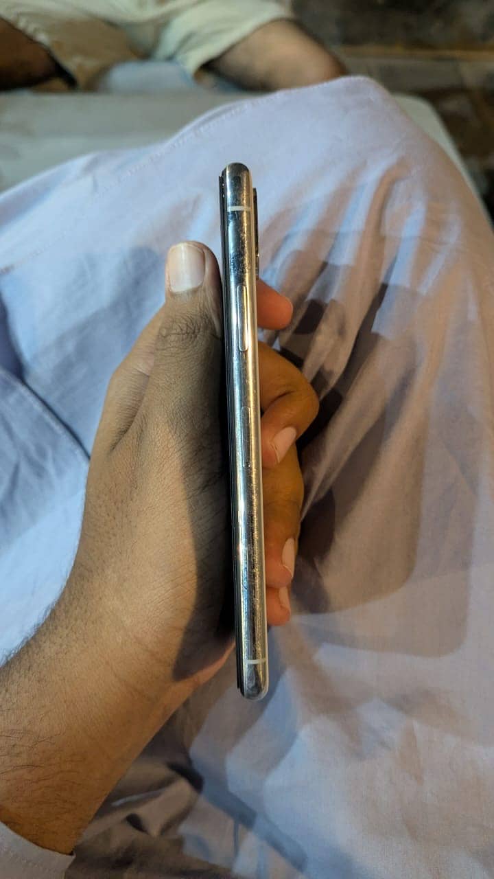 Apple iPhone X 3