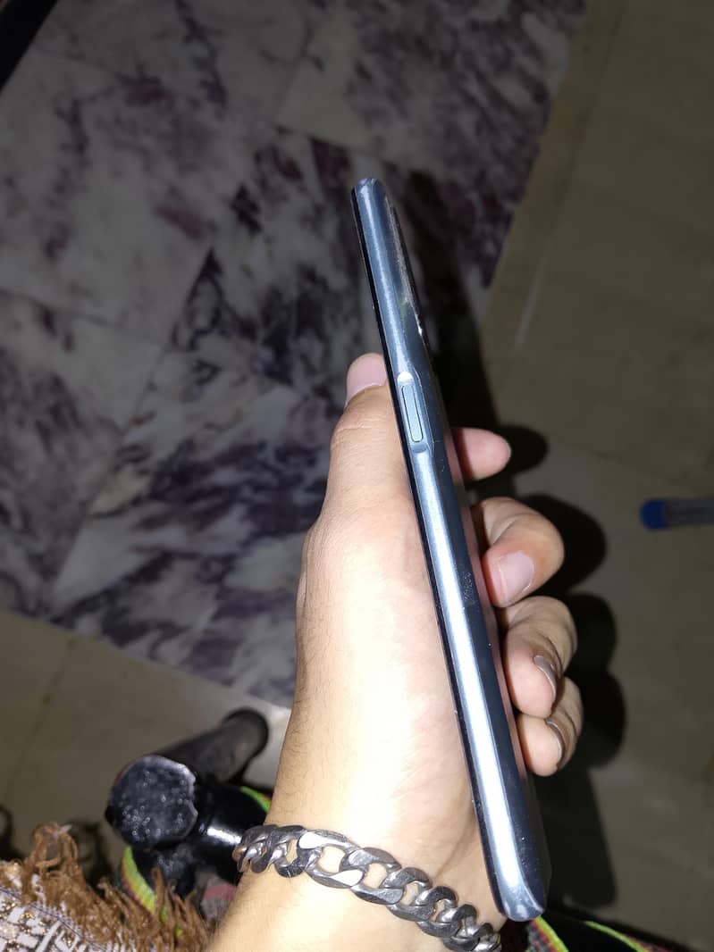 OPPO A76 1