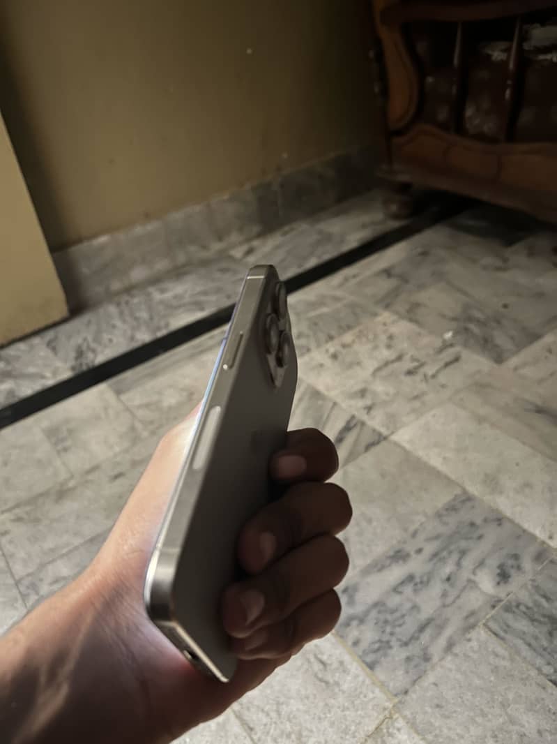 Apple iPhone 15 Pro 0