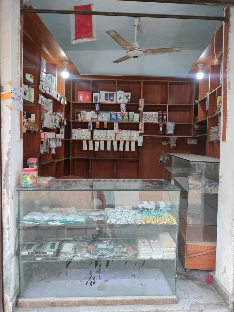 موبائل اسیسریز کی چلتی ہوئی شاپ برائے فروخت 0