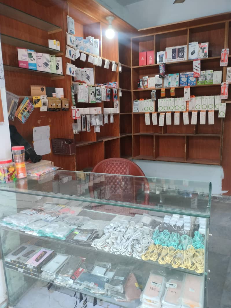 موبائل اسیسریز کی چلتی ہوئی شاپ برائے فروخت 1