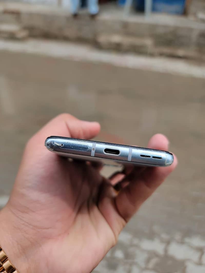 One Plus mobile 4