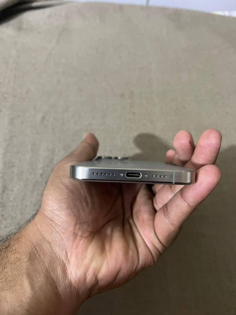 Apple iPhone 15 Pro Max 5