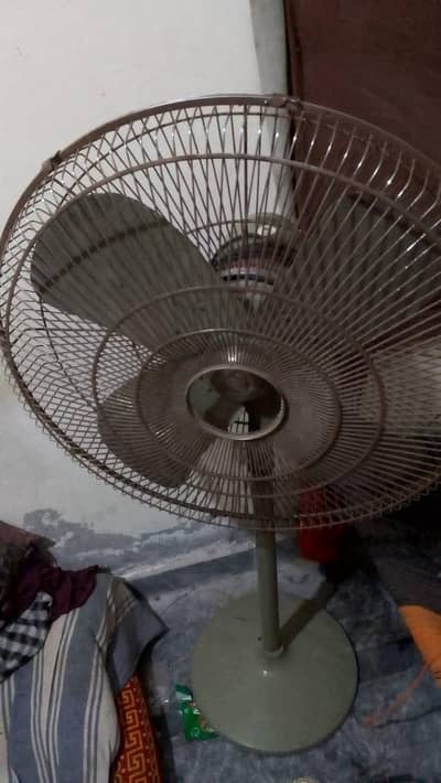 pak fan pedstal.