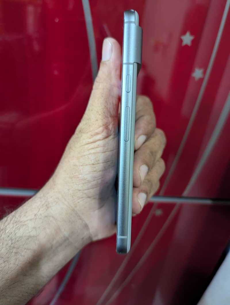 Google Pixel 8 6
