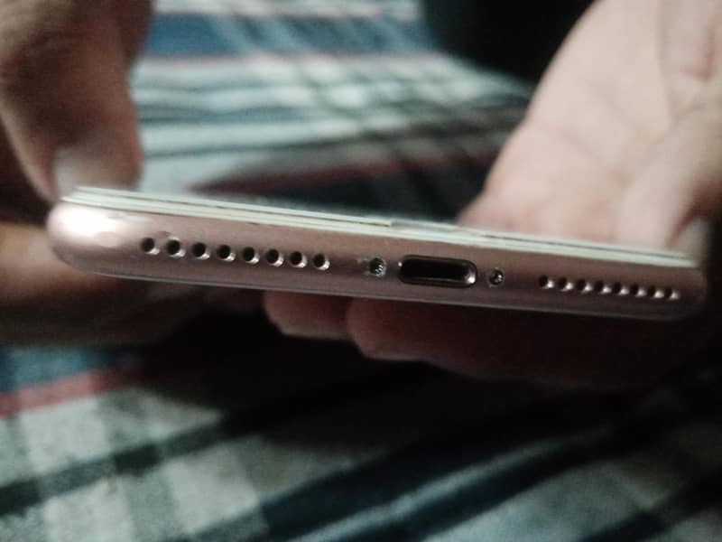 Apple iPhone 8 Plus 3