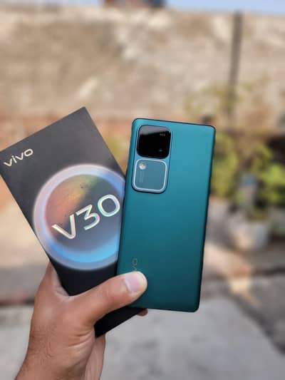 Vivo V30