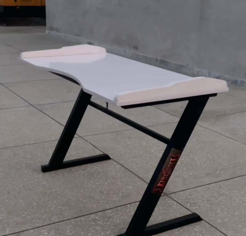 Computer table 0