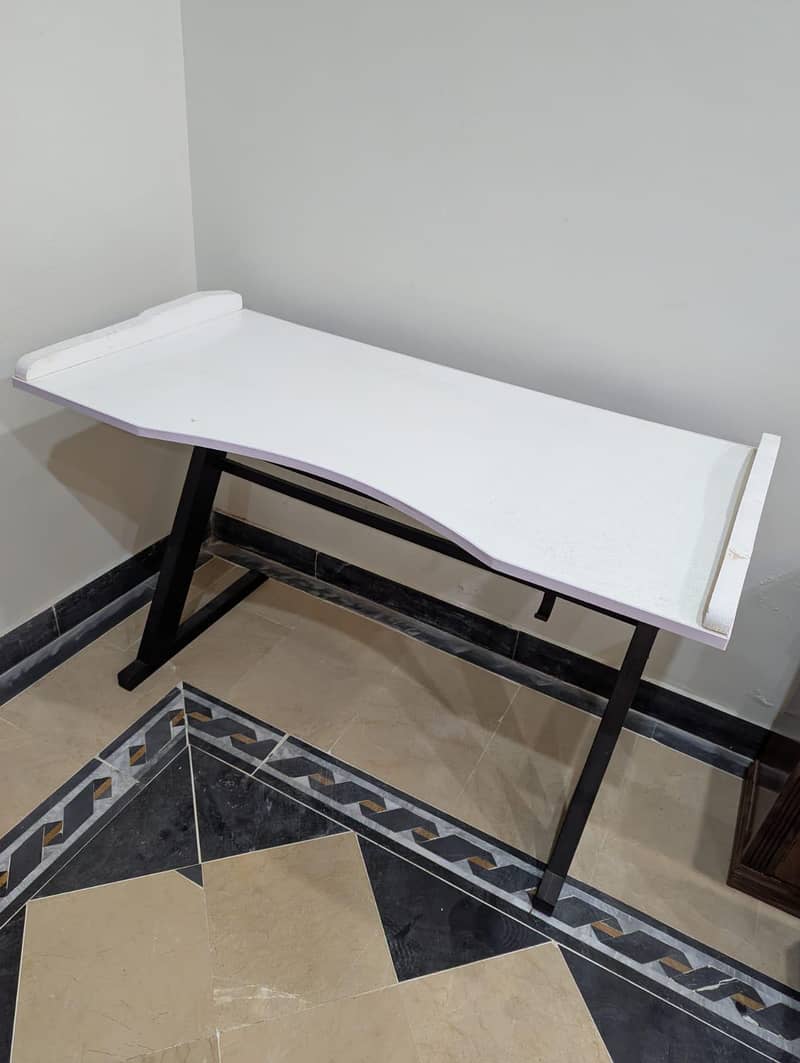Computer table 1