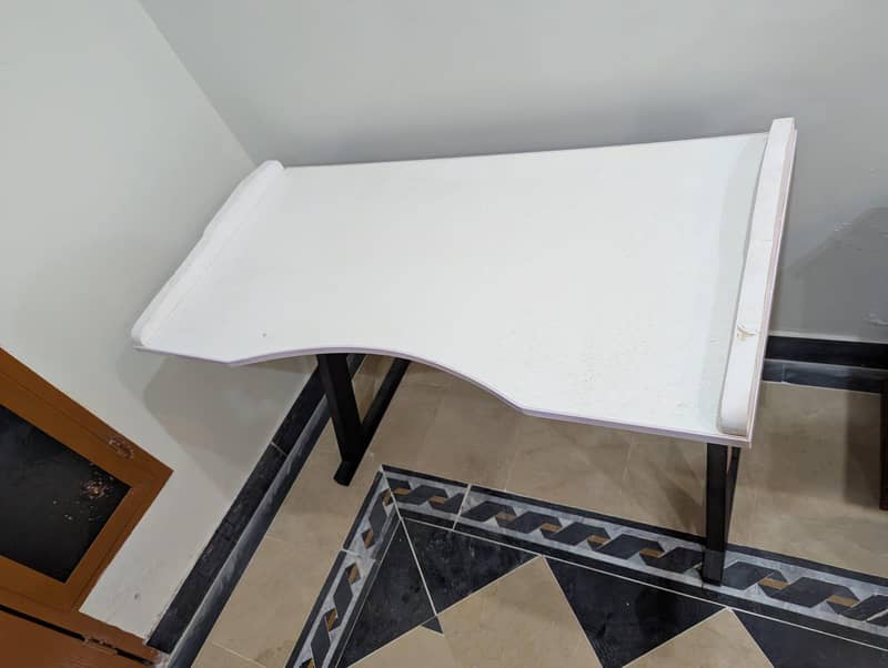 Computer table 3