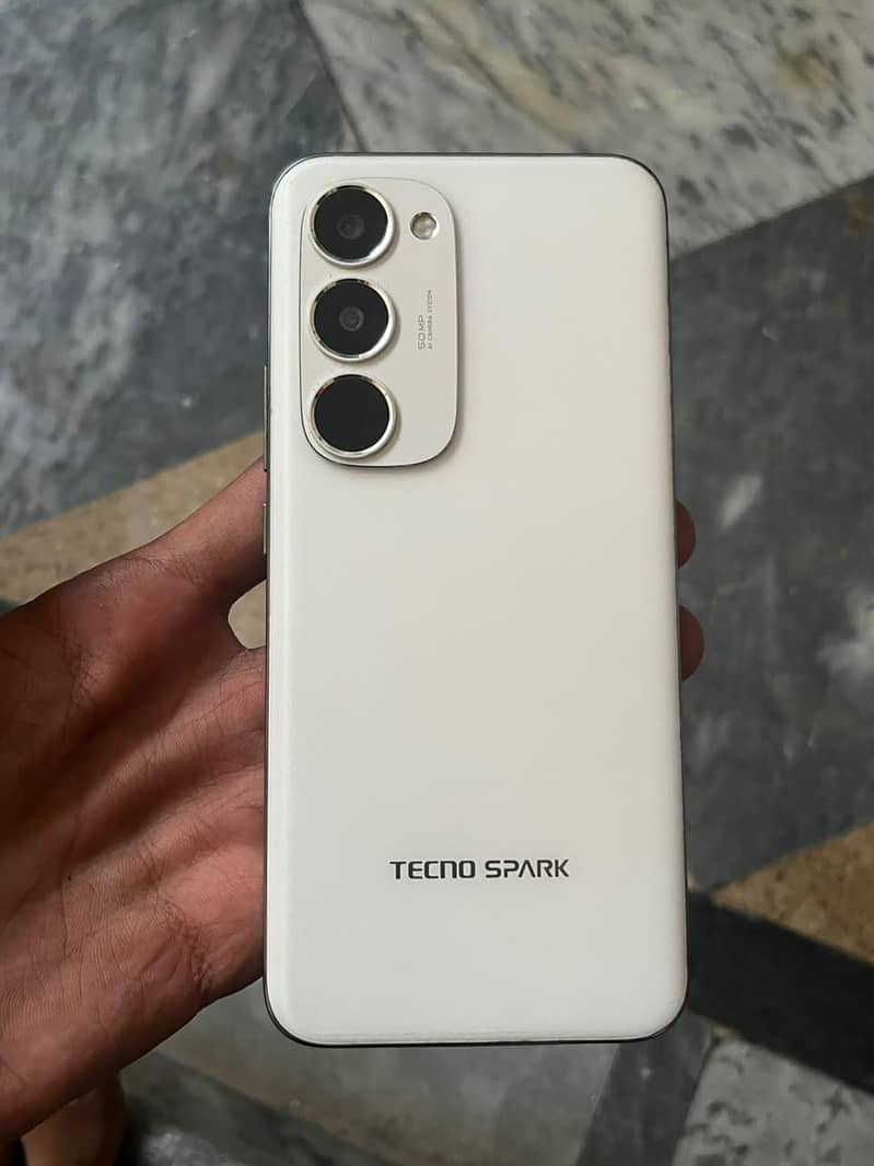 Tecno Spark 40 pro plus 0