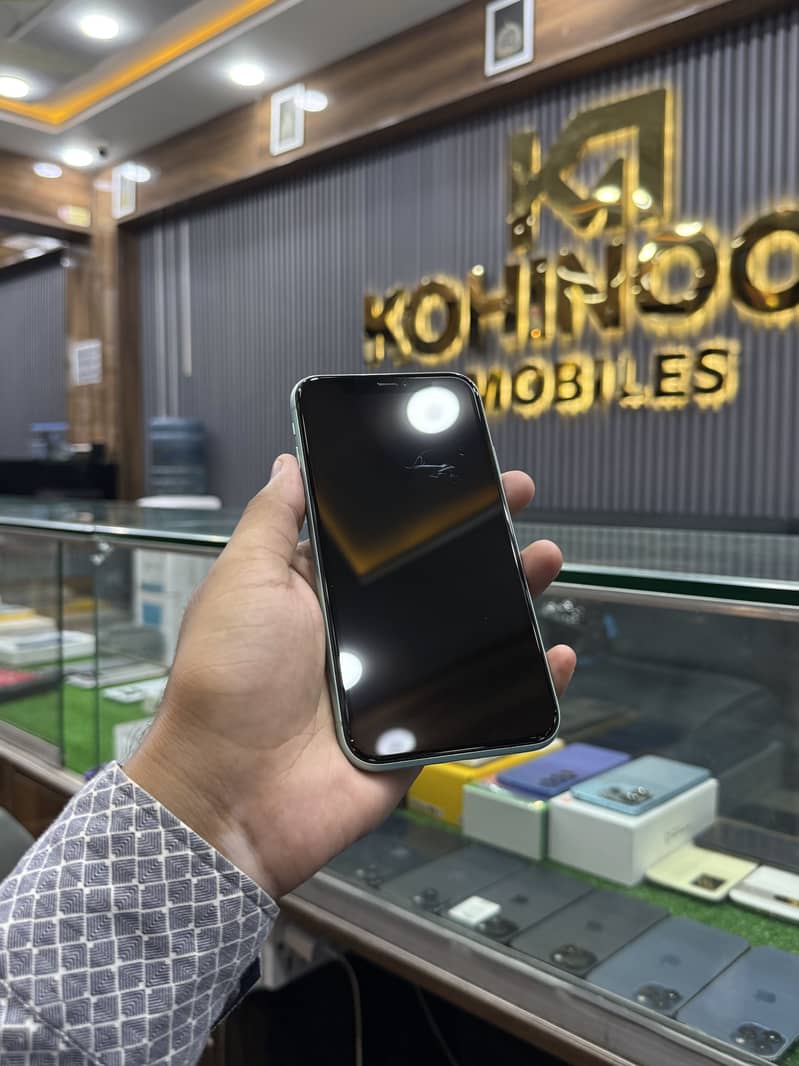 Apple iPhone 11 3