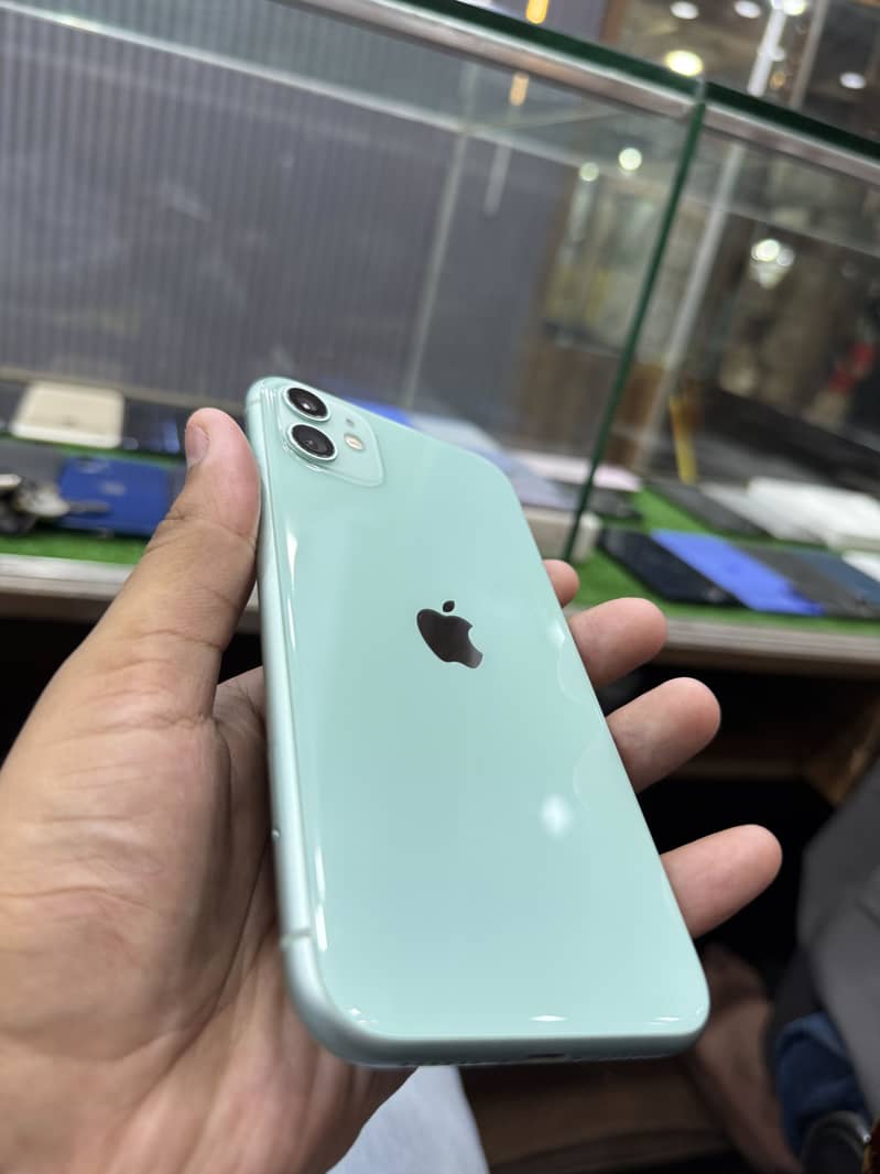 Apple iPhone 11 4