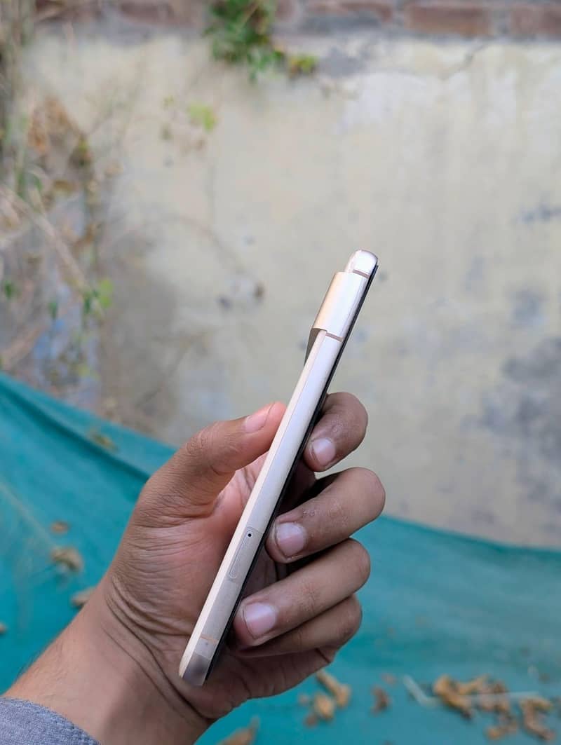 Google Pixel 8 4