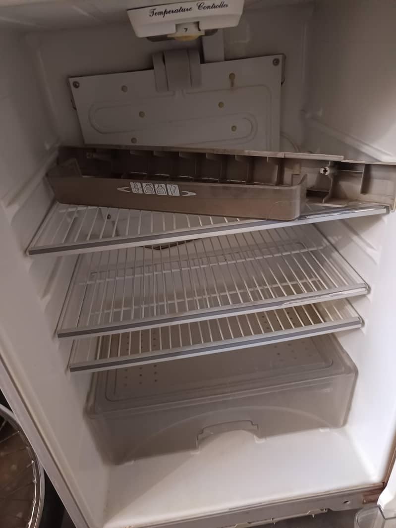 seeling dawlance freezer 2